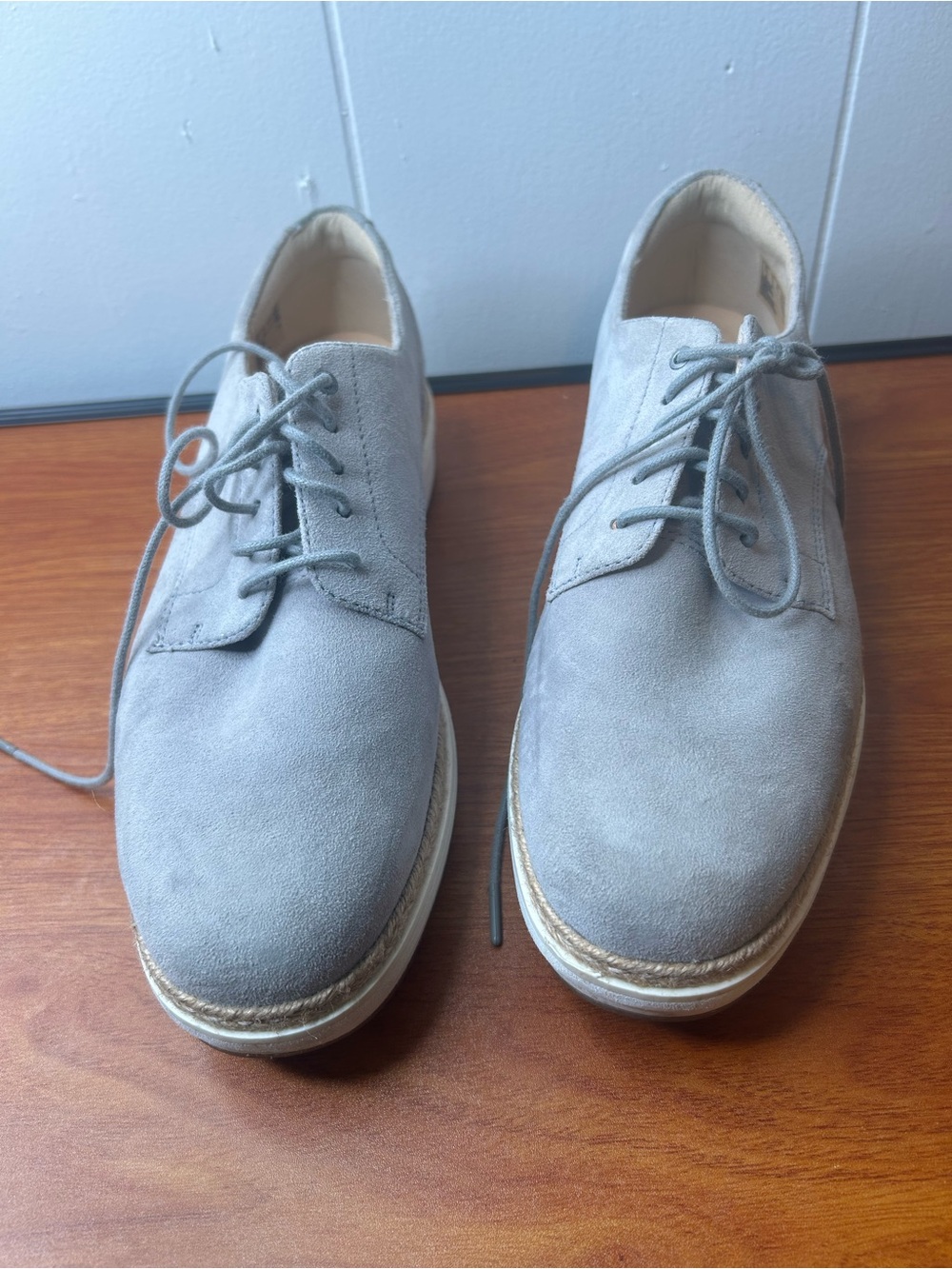 Clark’s Women’s Size 10 Tie Up Sueded Shoes Gray